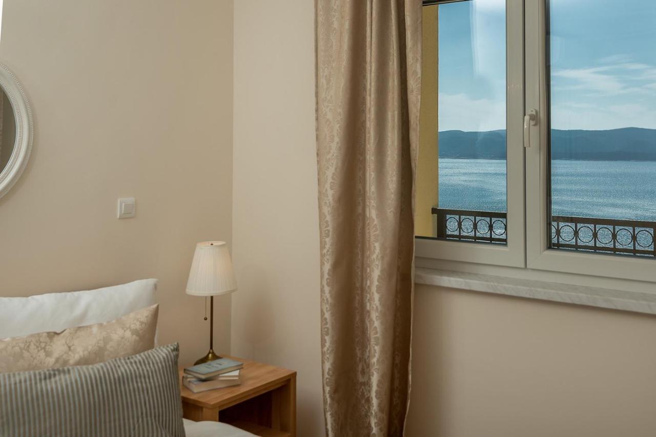 Villa Sun Palace With Luxury 5 Bedroom Villa And Amazing Panoramic Sea Views Mimice Dış mekan fotoğraf
